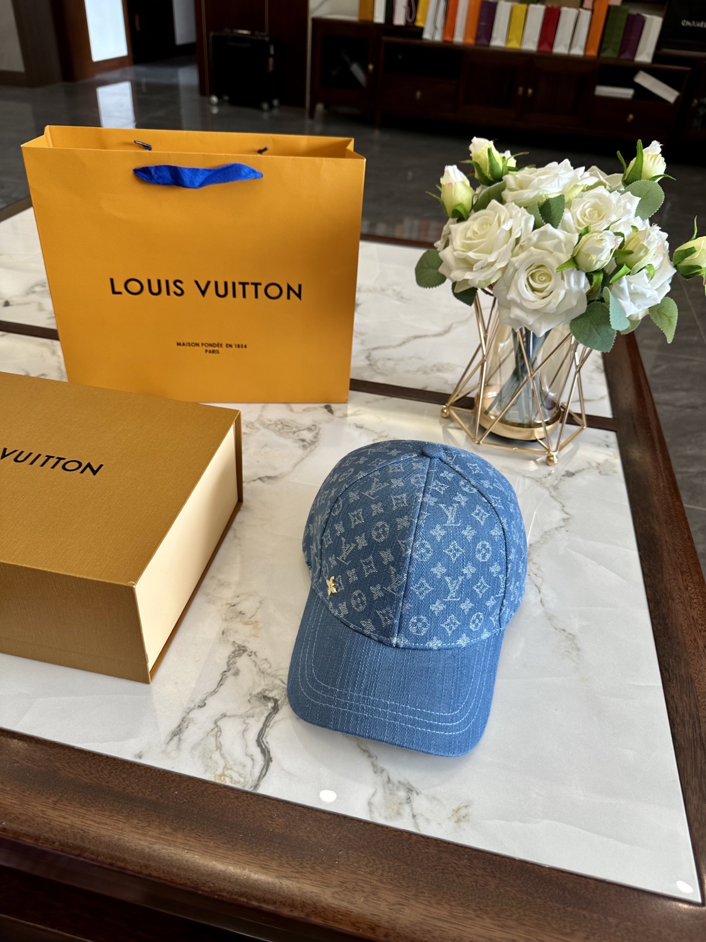 LV hat model 34
